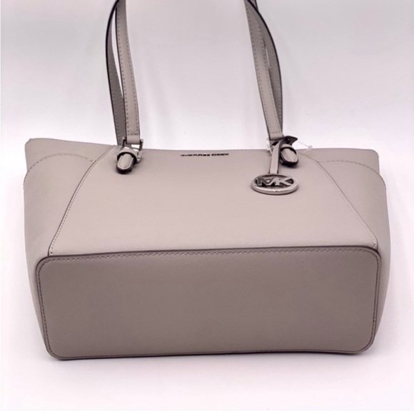 Michael Kors Charlotte
Satchel Shoulder Bag Grey - Picture 5 of 9